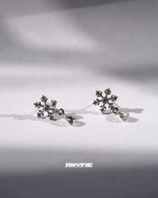 GESTALT Sparkling Snowflake Earrings