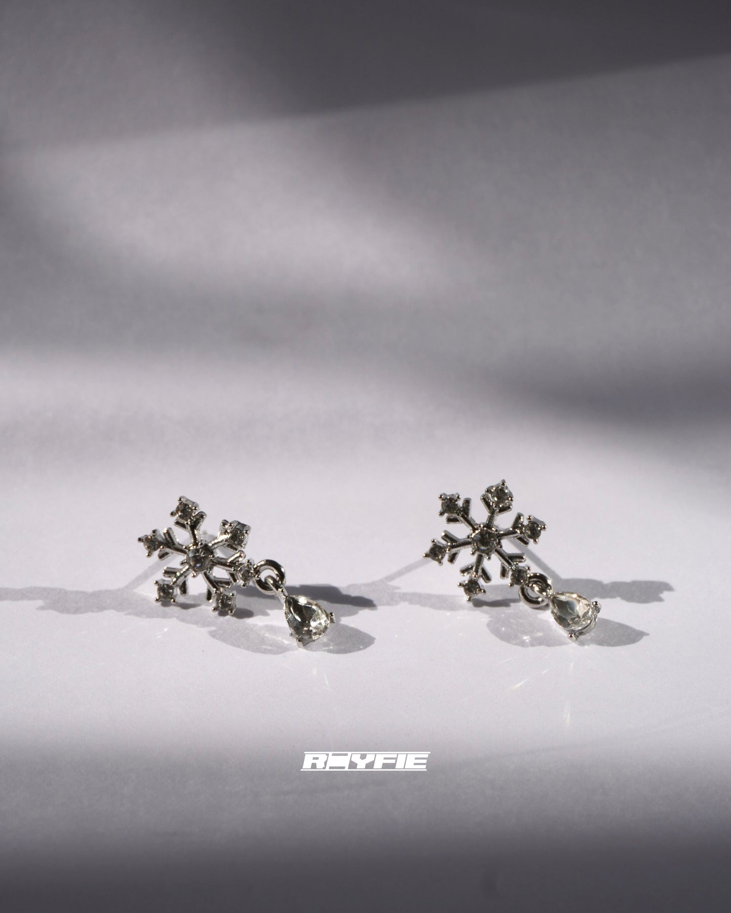 GESTALT Sparkling Snowflake Earrings