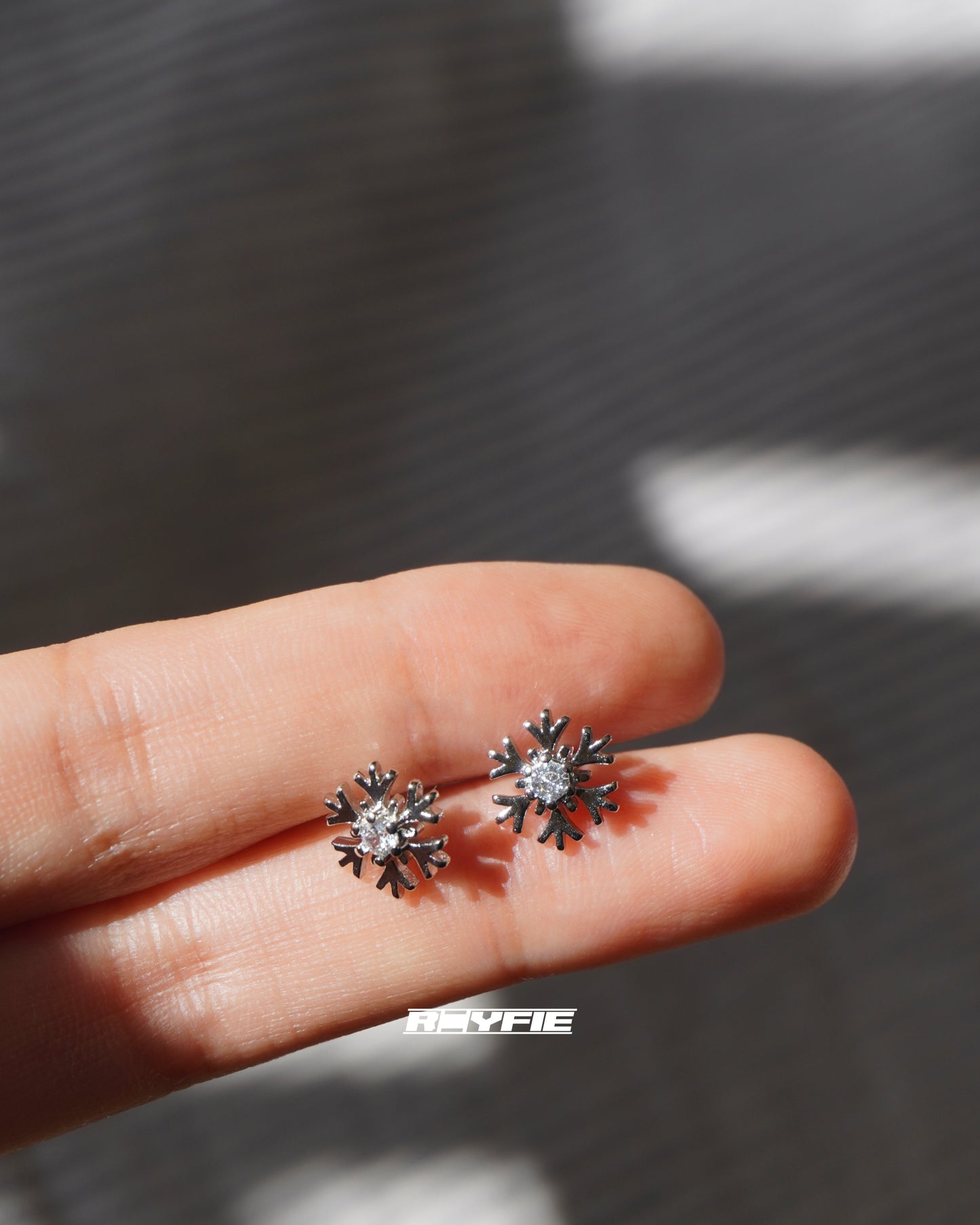 GESTALT Snowflake Sparkle Earrings